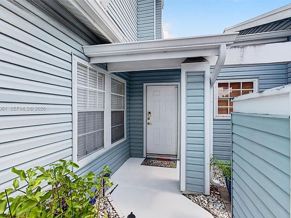 3rd image of 3855 Island Club Cir