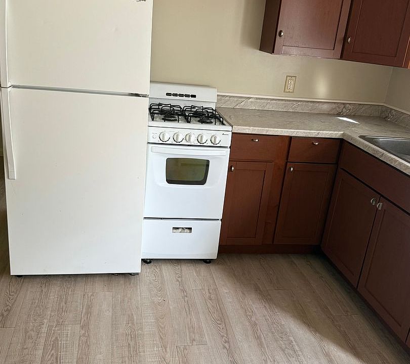 1st image of 2084 W 4th St APT 6