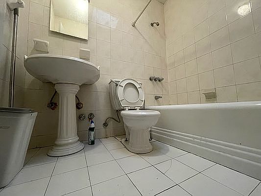 5th image of 887 Manhattan Ave #3