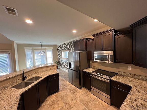4th image of 2705 Champion Hills Dr