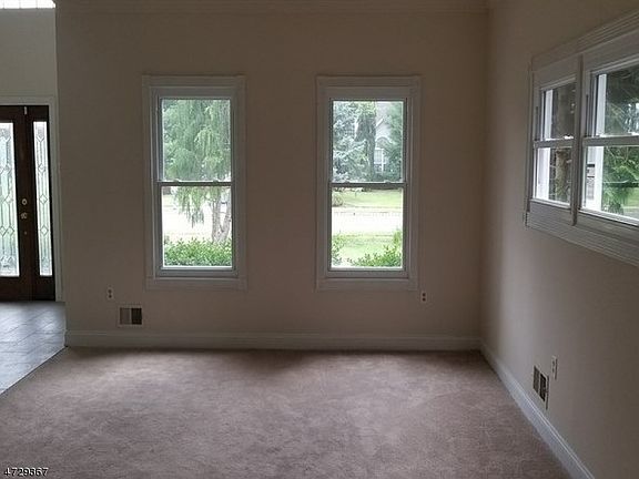 3rd image of 20 Meadow Hills Dr
