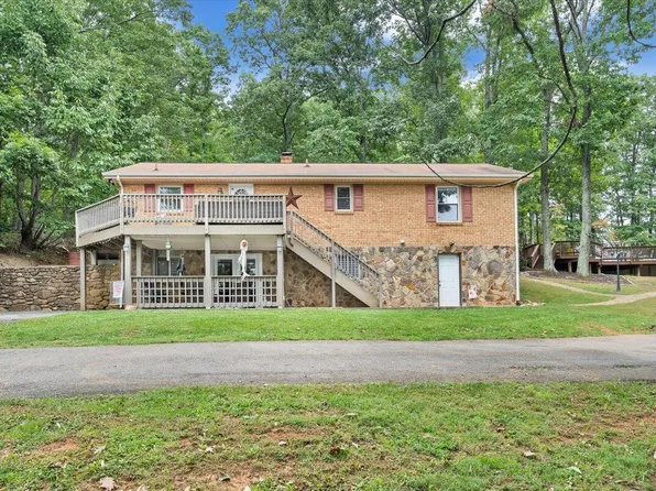 1575 Rosemont Ln, Vinton, VA 24179