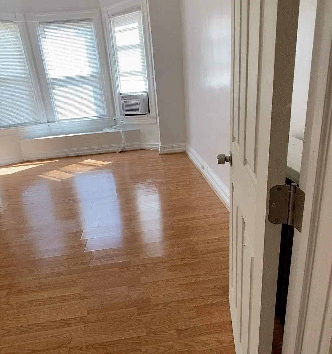 3 bed, 1.5 bath, 1288 sqft, $2,000 — Photo 1