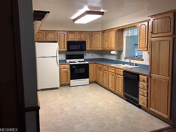 3rd image of 7588 Clovermeade Ave
