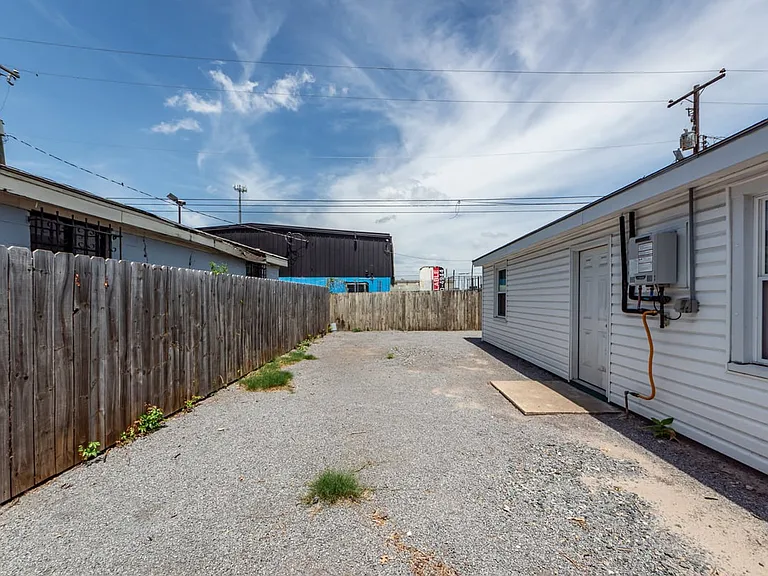 3860 Chestnut St — Photo 40