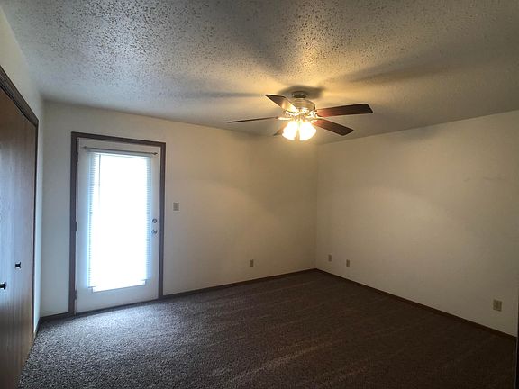 5th image of 500 E College St #B-4