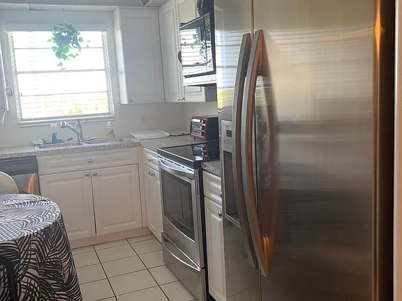 3rd image of 4030 HARWOOD D #4030