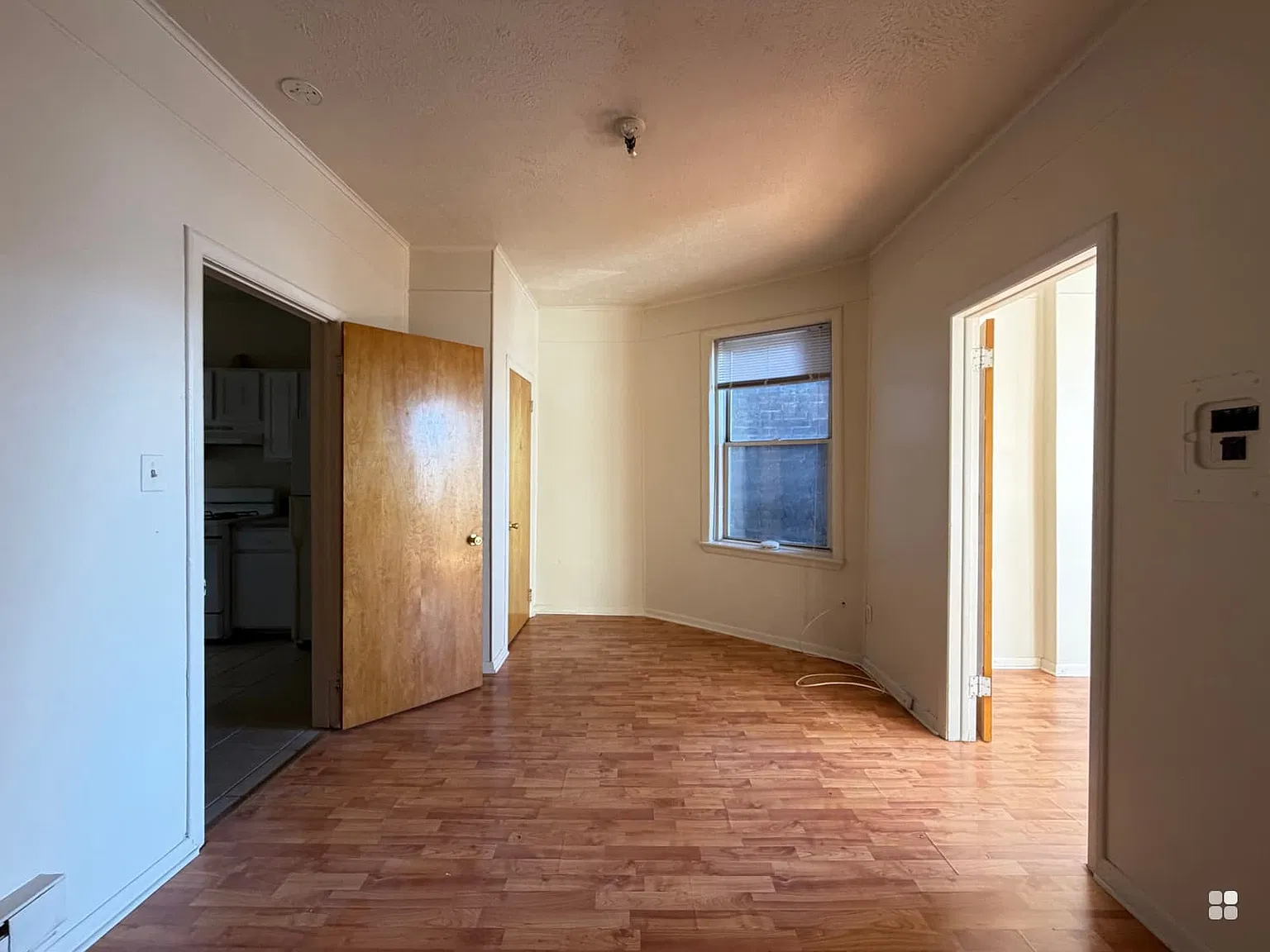 2 bed, 800 sqft, $1,700 — Photo 2
