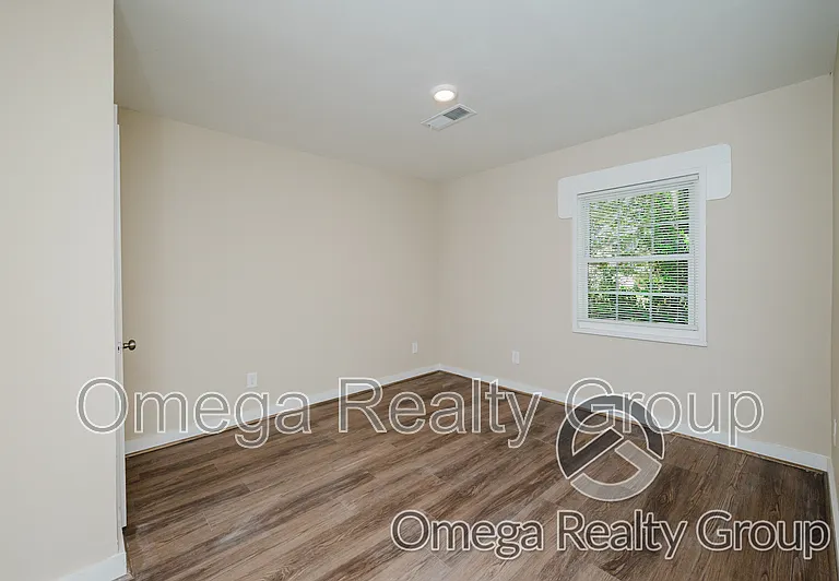 14 E Clay St — Photo 24