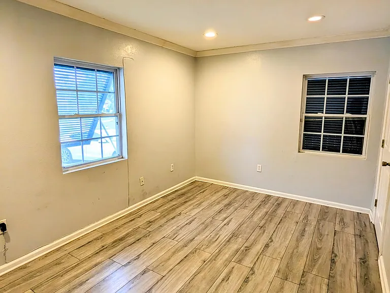 4644 Kendall Dr — Photo 11