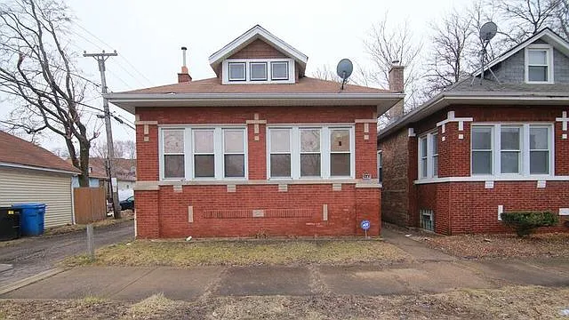 2143 E 84th St photo 1