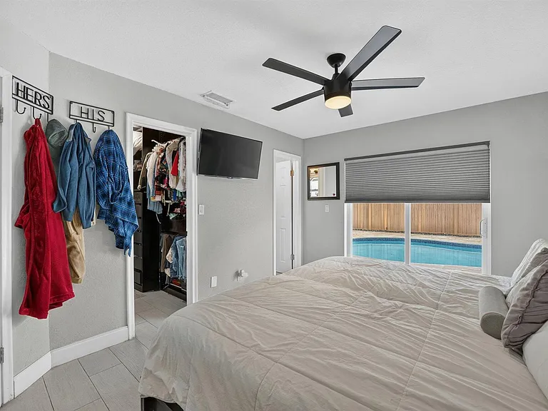 8131 NW 44th Ct — Photo 36