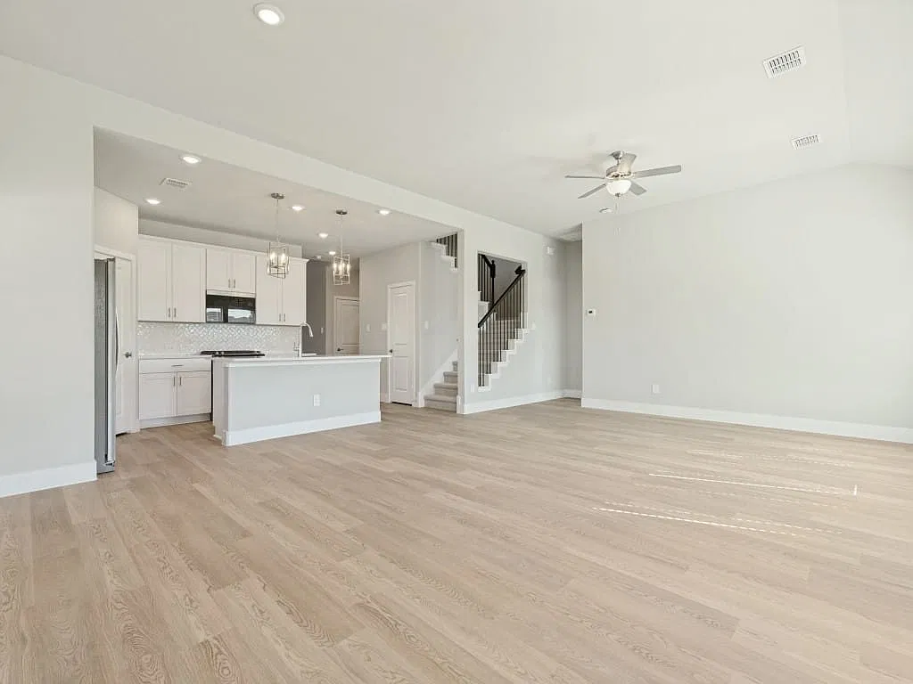 5 bed, 3.0 bath, 2791 sqft, $3,500 — Photo 2