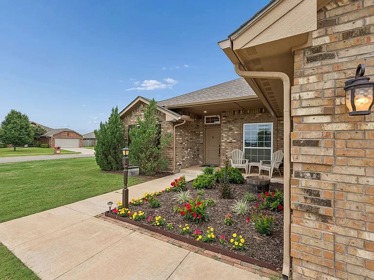 1751 Lexington Ct — Photo 4