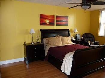 4th image of 4400 Hillcrest Dr APT 203B