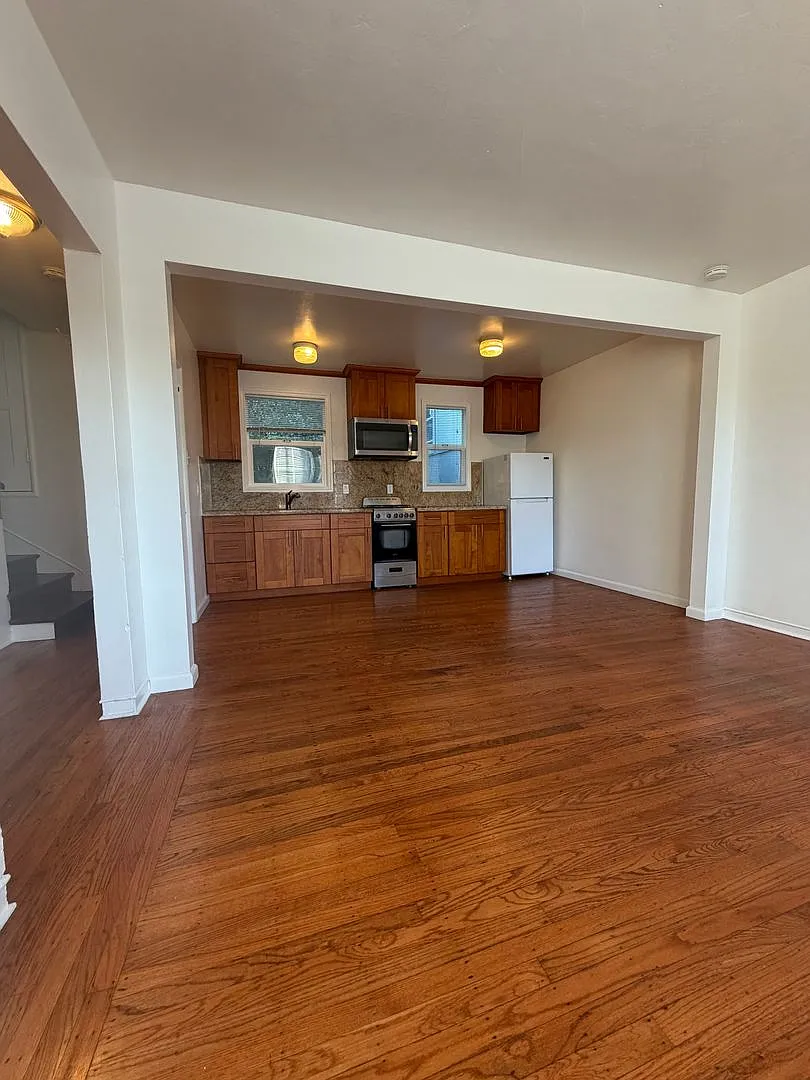 1 Bed / 1 Bath Apartment South Berkeley | Parking & Utilities Included Prime Location — Photo 1