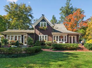 345 Sylvan Rd, Lake Bluff, IL 60044