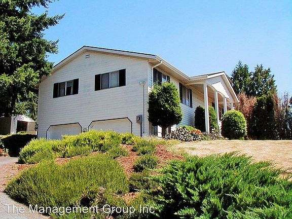 2nd image of 3904 NE 39th St