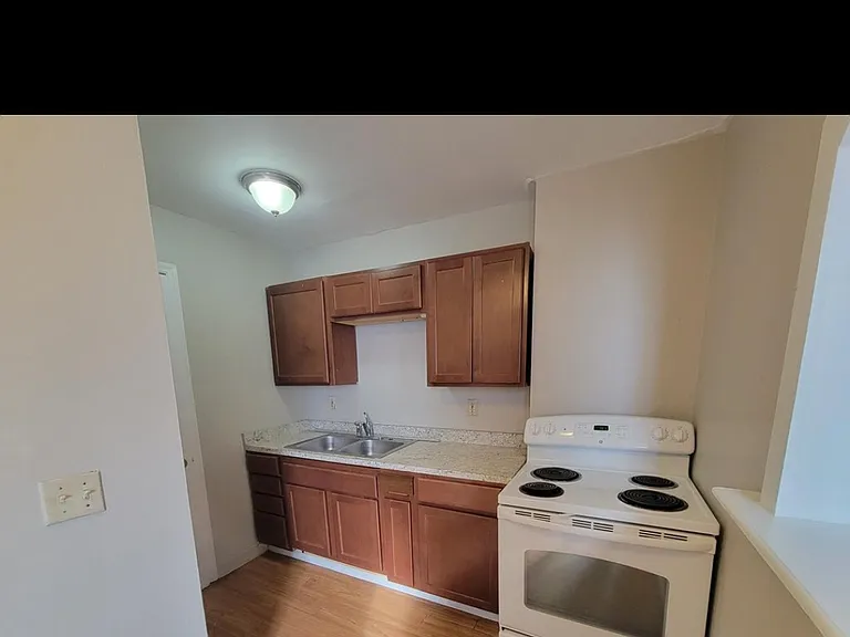 644 2nd Ave #4 — Photo 17