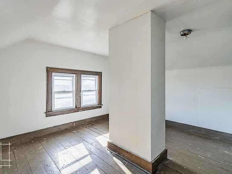 1448 Summit St — Photo 25