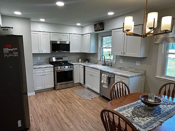 5th image of 309 W Garfield St