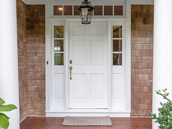 2nd image of 27 Huntting Ln