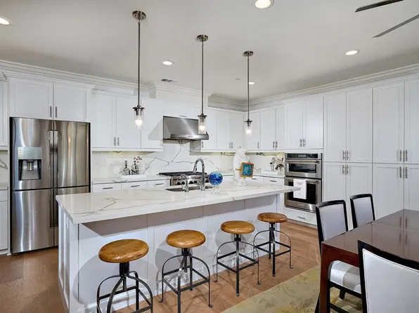 647 Manzanita Ln, Encinitas, CA 92024