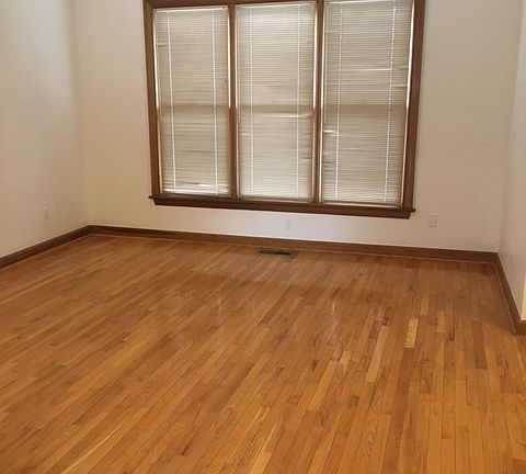 4th image of 821 Park St