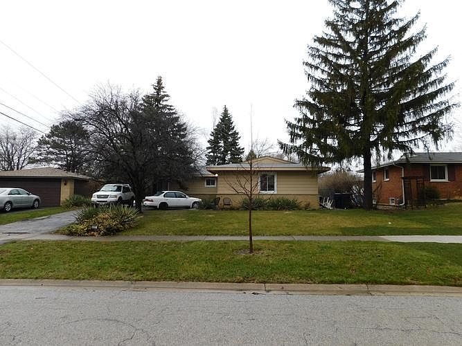2nd image of 602 E Hackberry Ln