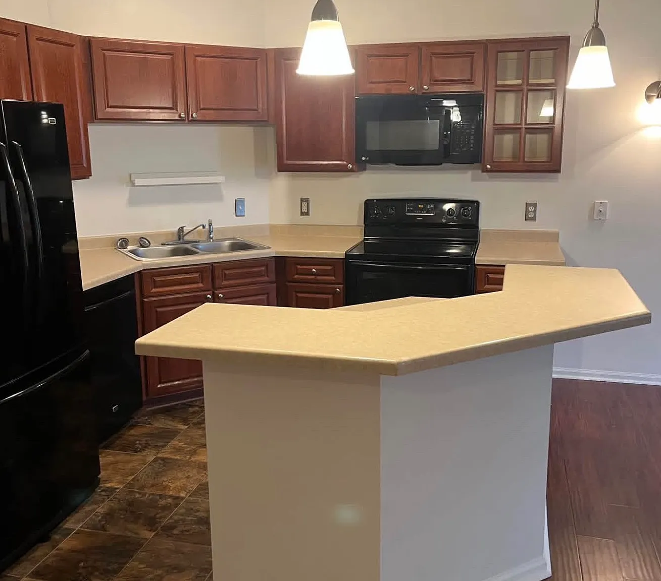 1 bed, 941 sqft, $1,600 — Photo 3