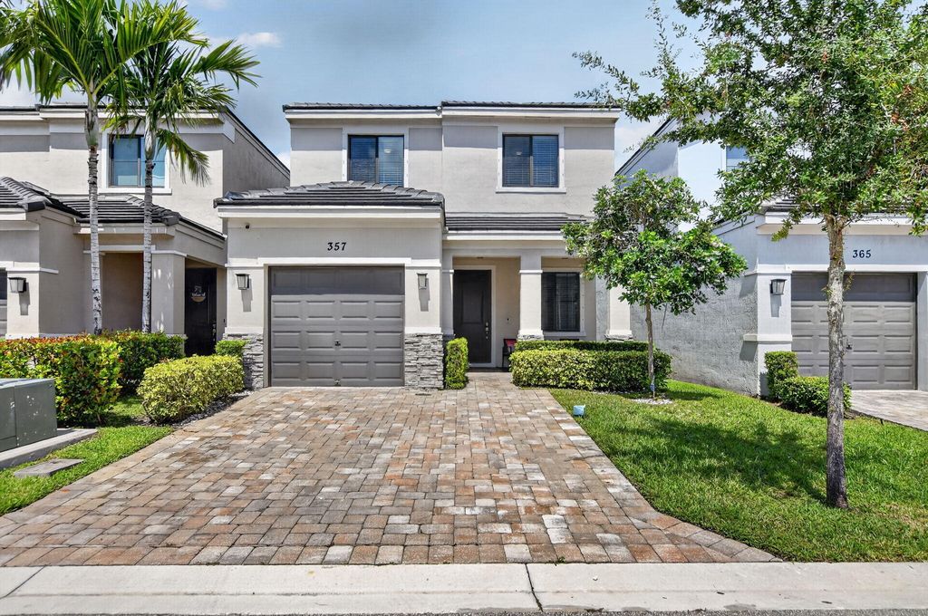 357 NW 36th Avenue, photo 3