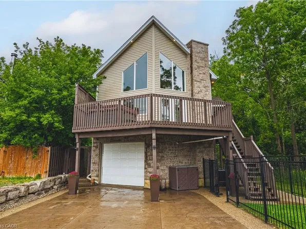 8 Lake Ave, Puslinch, ON N3C 2V4