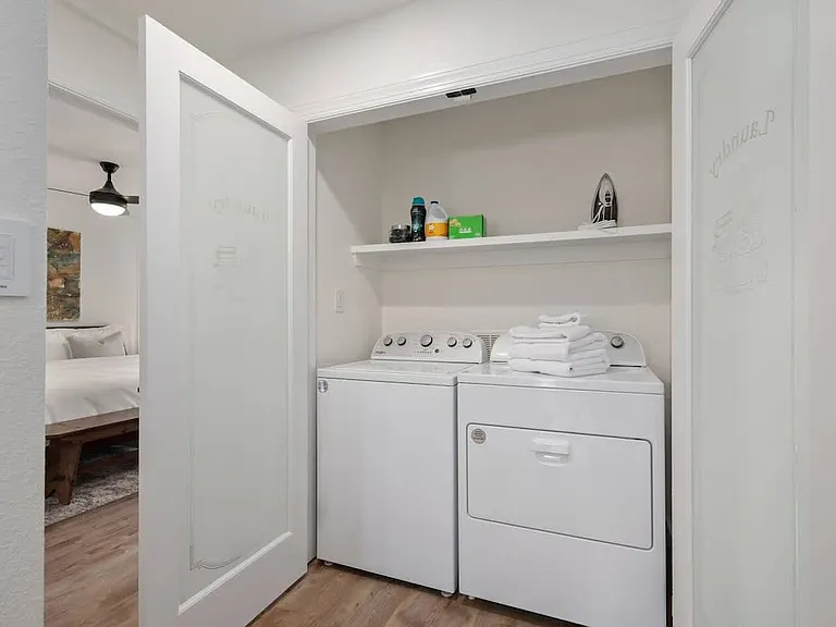 511 W Archdale St #A — Photo 26