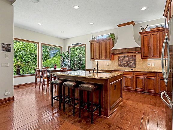 5th image of 732 N Deerfield Cir