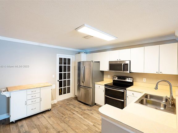 5th image of 4159 Crystal Lake Dr