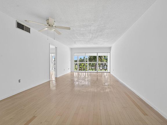4th image of 331 Tequesta Drive #224