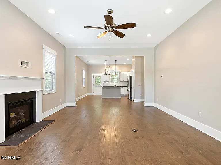 4076 Tamarisk Ln — Photo 4