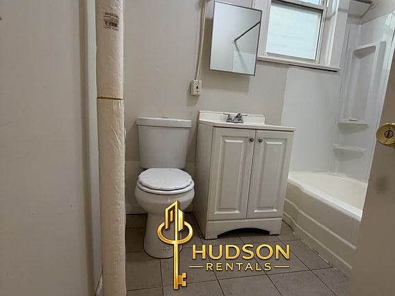 5th image of 107 Van Nostrand Ave #1
