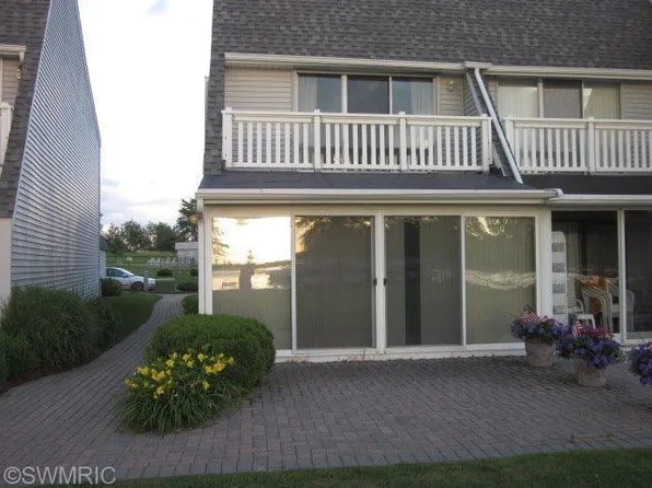 61566 Colony Bay Dr, Cassopolis, MI 49031