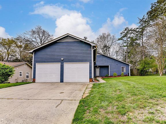 2nd image of 11512 Lone Star Cir