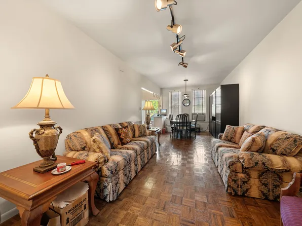 977 52nd Street image 6 of 21