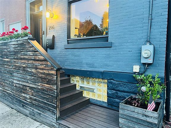 2nd image of 206 Carrington St