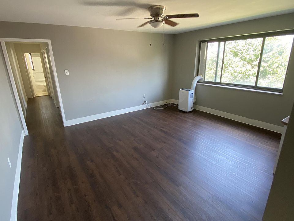 1st image of 420 Walnut Ave S #10585825