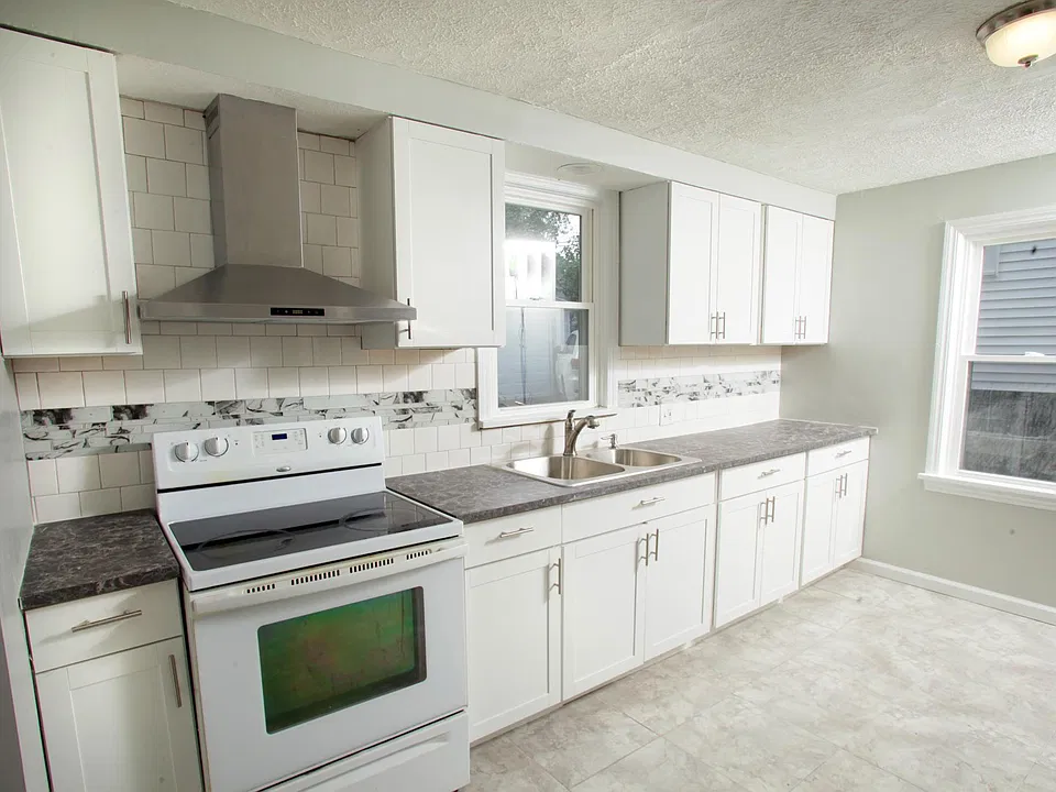 1330 24th St NE