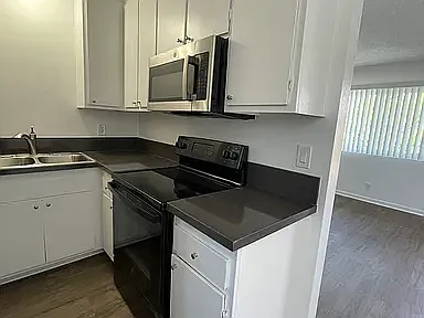 Ivy Arrellaga Apartments — Photo 5