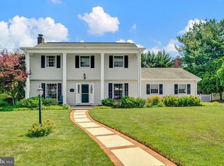 6 Farm Rd, Ewing, NJ 08638