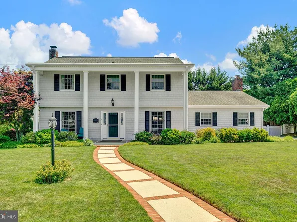 6 Farm Rd, Ewing, NJ 08638