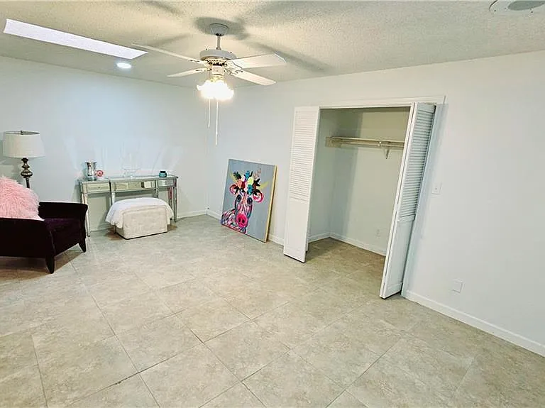 705 Kerry Ln — Photo 13