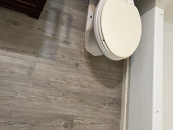 3rd image of 5927 Jefferson Ave #10
