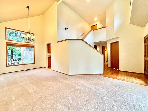 4th image of 23436 NE 28th Pl